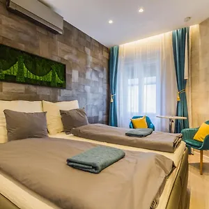 Apartment Chain Bridge Studio, Budapest