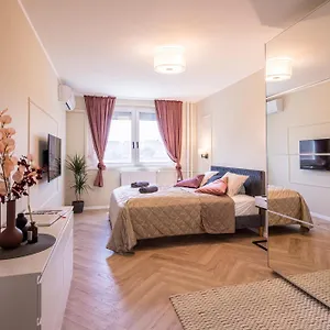 Stock Apartament